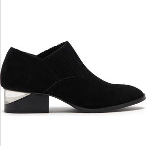Steve Madden - Barnett Black Suede bootie Sz. W 8.5